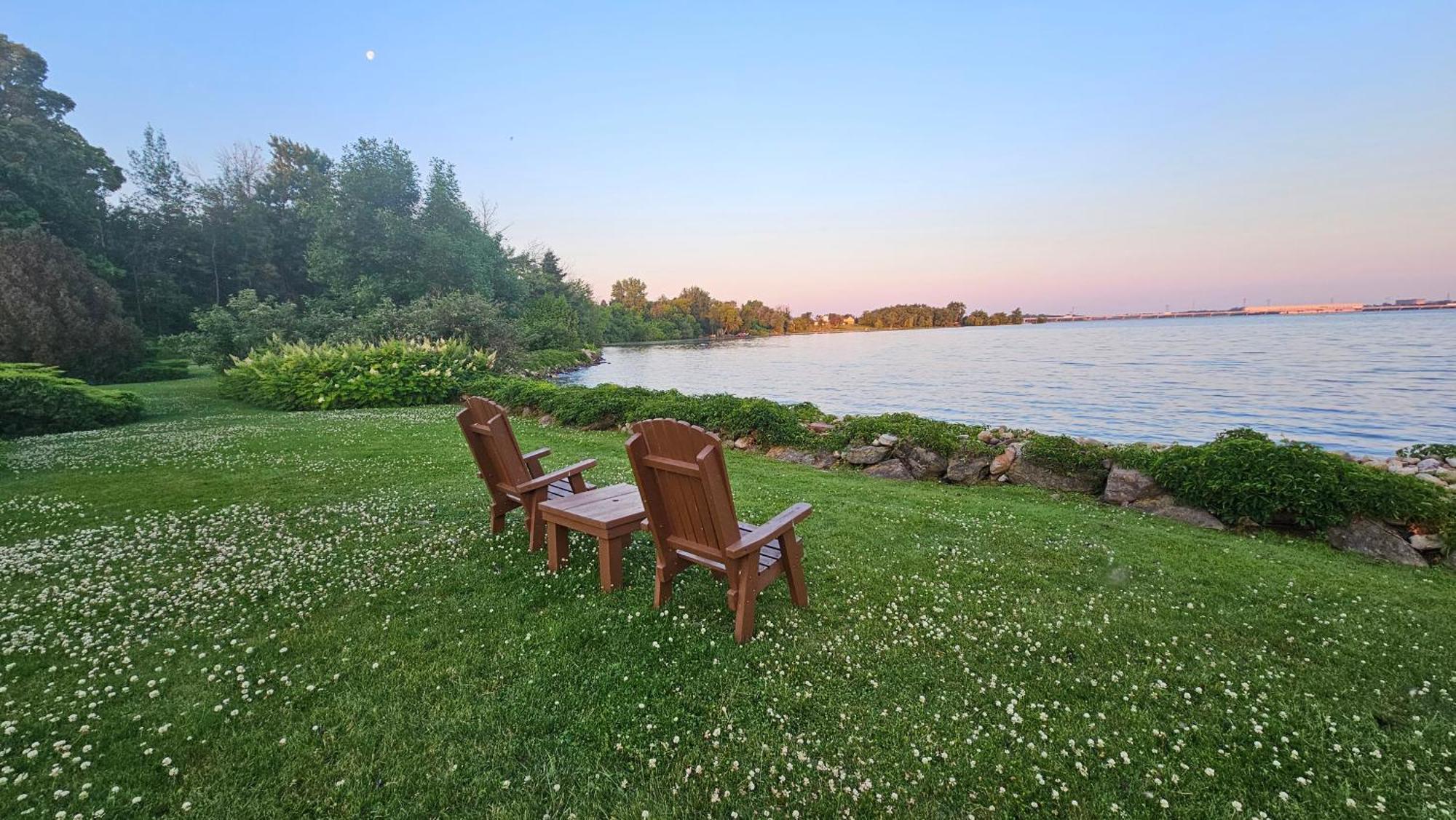 Hotel Oasis Lac St-Louis Салаберри-де-Валлифилд Экстерьер фото
