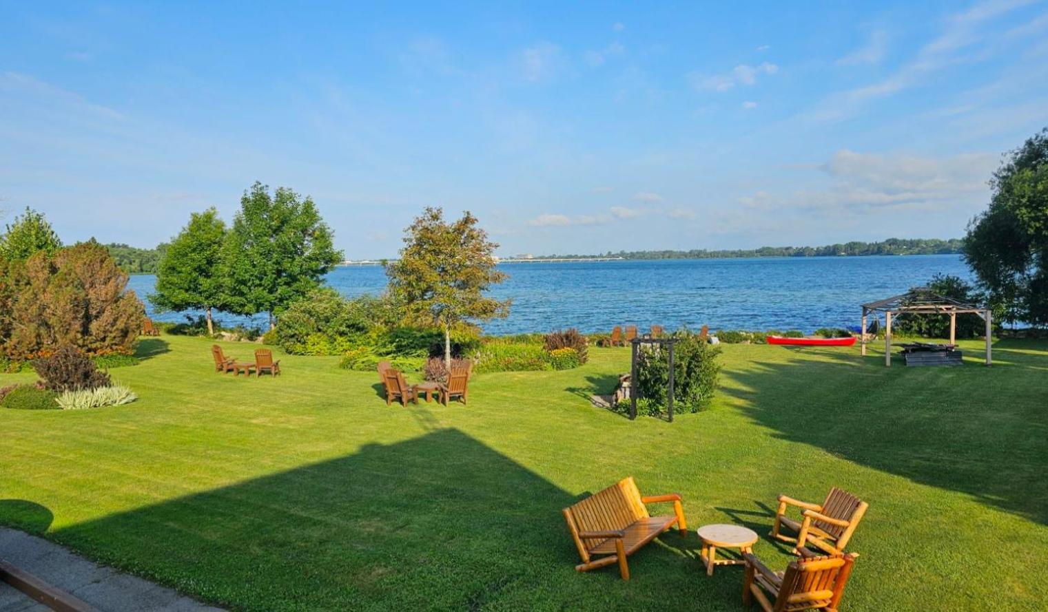 Hotel Oasis Lac St-Louis Салаберри-де-Валлифилд Экстерьер фото