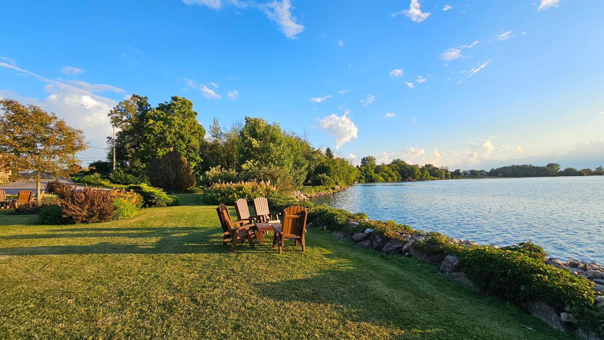 Hotel Oasis Lac St-Louis Салаберри-де-Валлифилд Экстерьер фото
